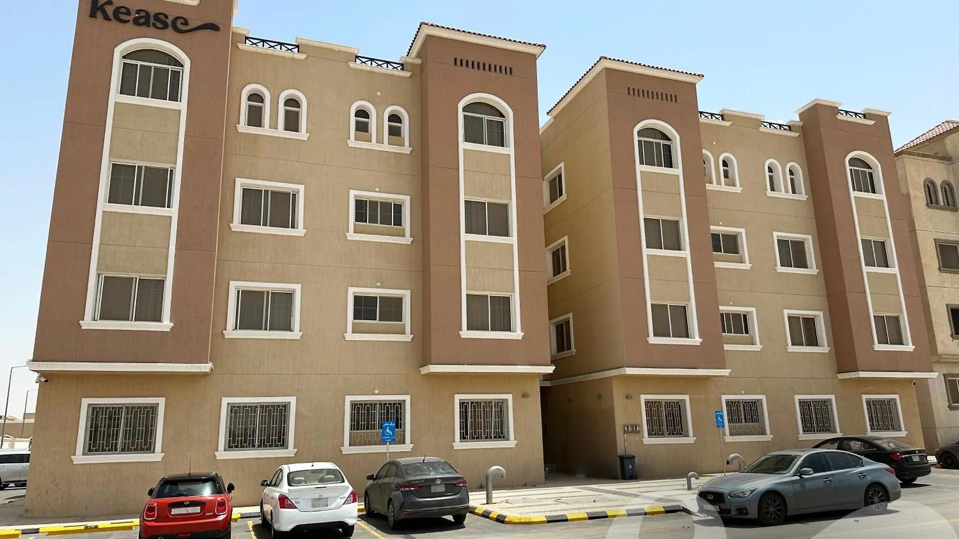 Kease Ghadeer C-6 Royal Touch Gx81 Apartment Riyadh